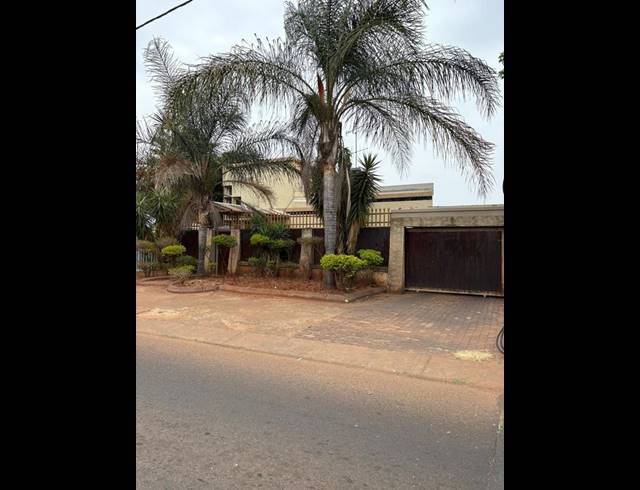 6 BEDROOM HOUSE FOR SALE IN LAUDIUM